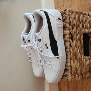 Puma woman sneaker size 9